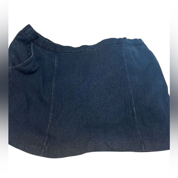 Isaac Mizrahi Live Denim Skort - Picture 2 of 16